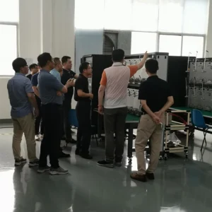 Visite des clients importants à l’usine Fuyong
