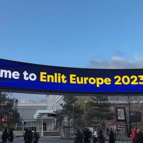 Londian prend la pose sur la scène d’Enlit Europe 2023